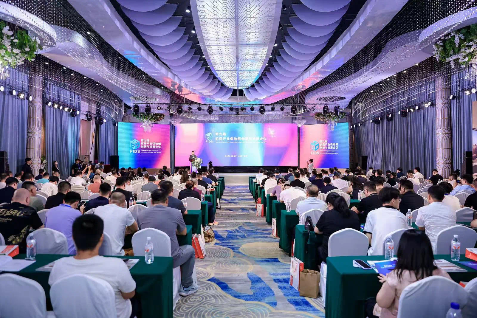 第九届家居产业供给侧创新与发展会议在潍坊举行 新材料技术开发服务引领行业变革